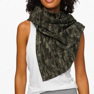 Lululemon Vinyasa Camo Button Scarf